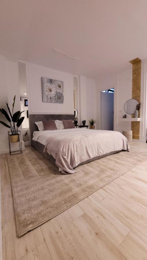Luxury Mansion Lejlighed Bukarest Eksteriør billede